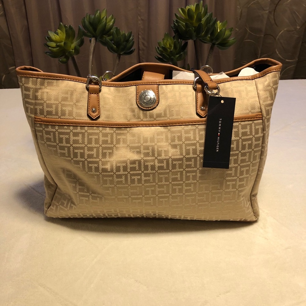 Tommy Hilfiger Signature brown, cream and tan tote